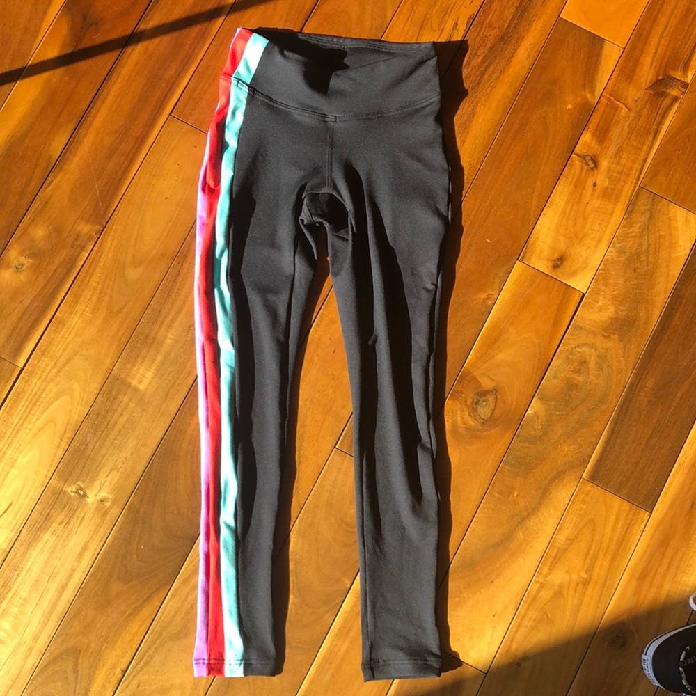 JO + JAX letra leggings